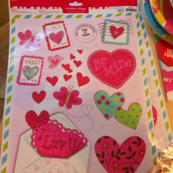 Valentines Lot of Party Plates & Assorted Items - Picture 8 of 16